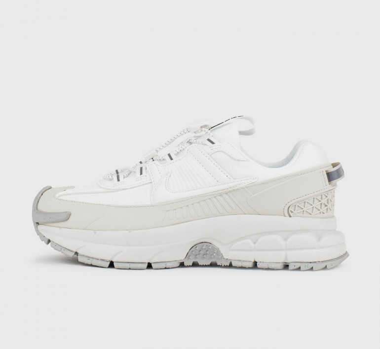 nike-zoom-vomero5-roam-white-17258
