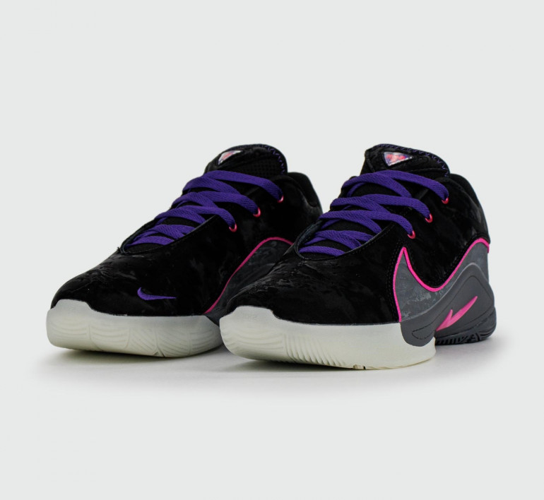 nike-lebron-22-blacklight-17110-2 nike-lebron-22-blacklight-17110-2