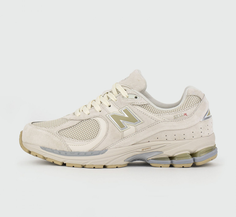 new-balance-2002r-beige-17384