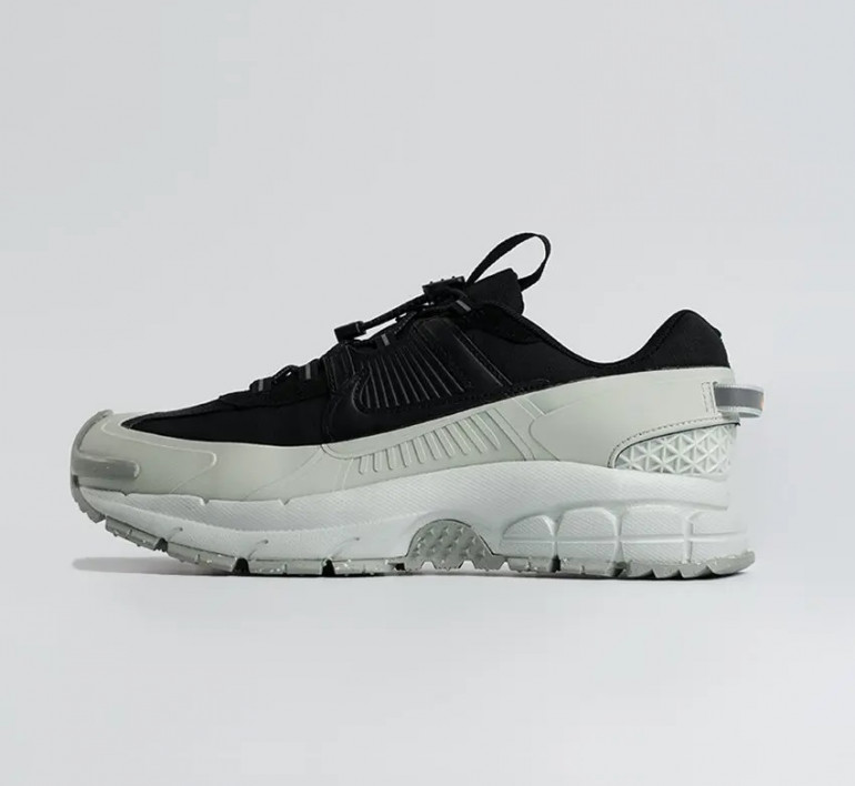 nike-zoom-vomero-5roam-black-white-17423