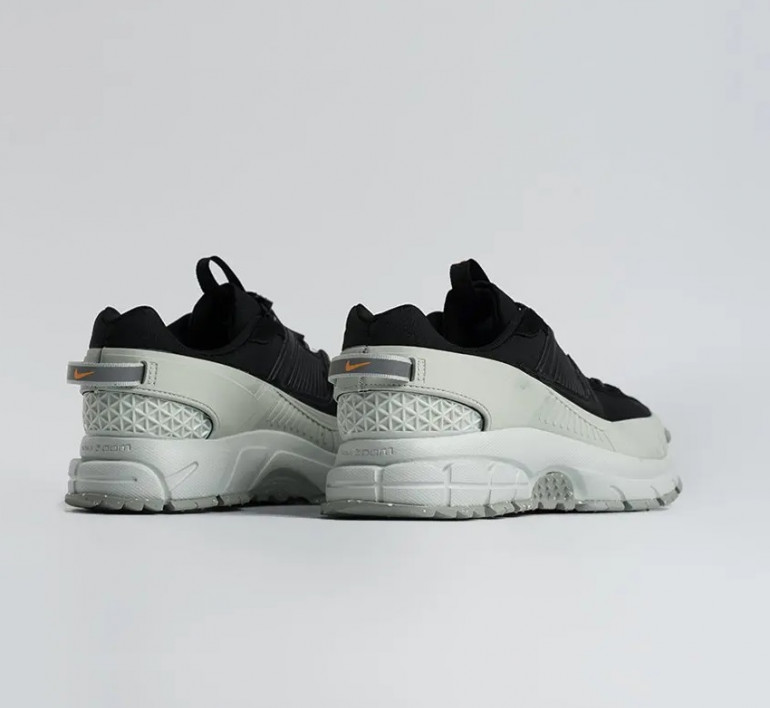 nike-zoom-vomero-5roam-black-white-17423-3