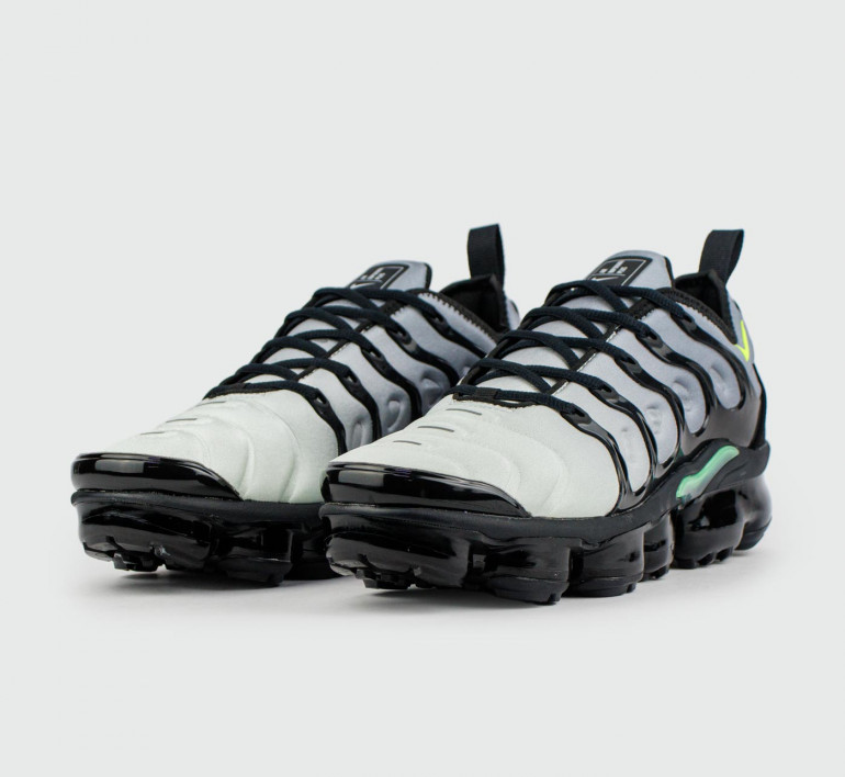 nike-air-vapormax-plus-s25349-2