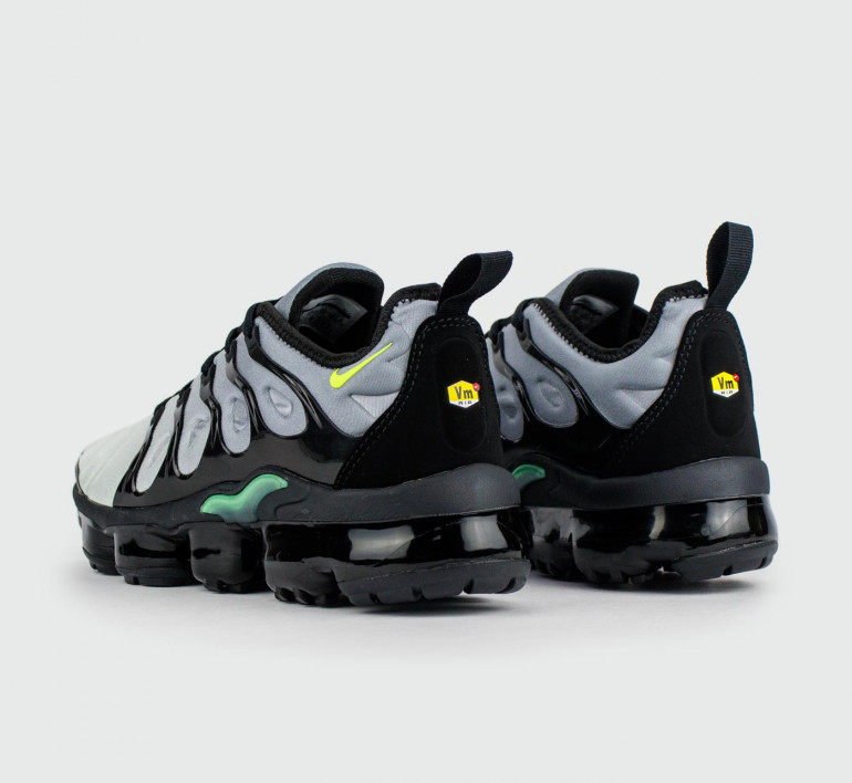nike-air-vapormax-plus-s25349-3