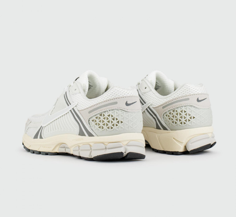 nike-zoom-vomero-5-white-16994-3