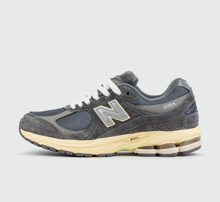 new-balance-2002r-13669-1