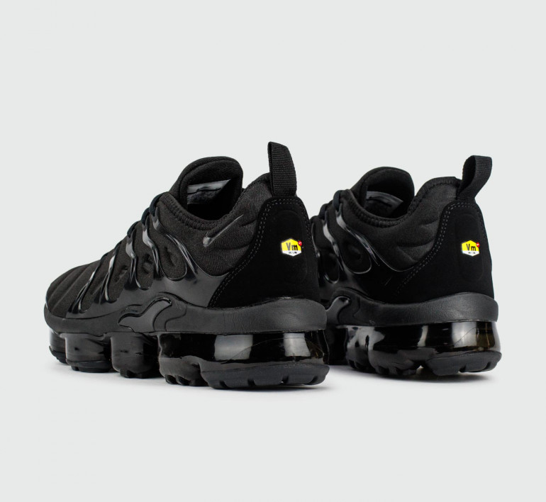 nike-air-vapormax-plus-14438-3